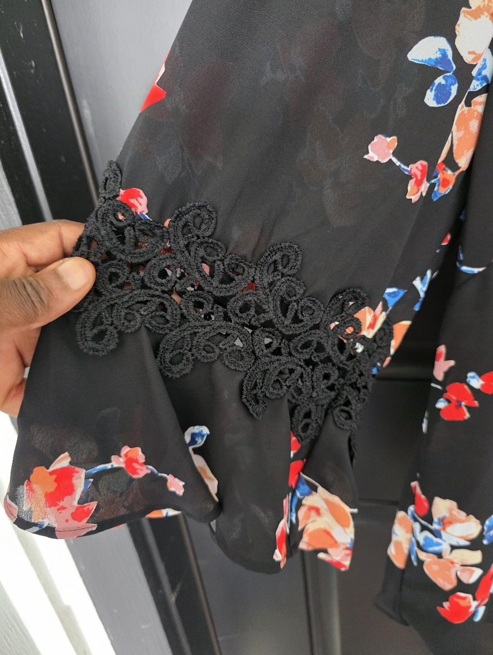 Zac & Rachel Floral Bell-Sleeve Blouse - Black Red Sz 1X Lace Trim Coastal - Picture 5 of 9